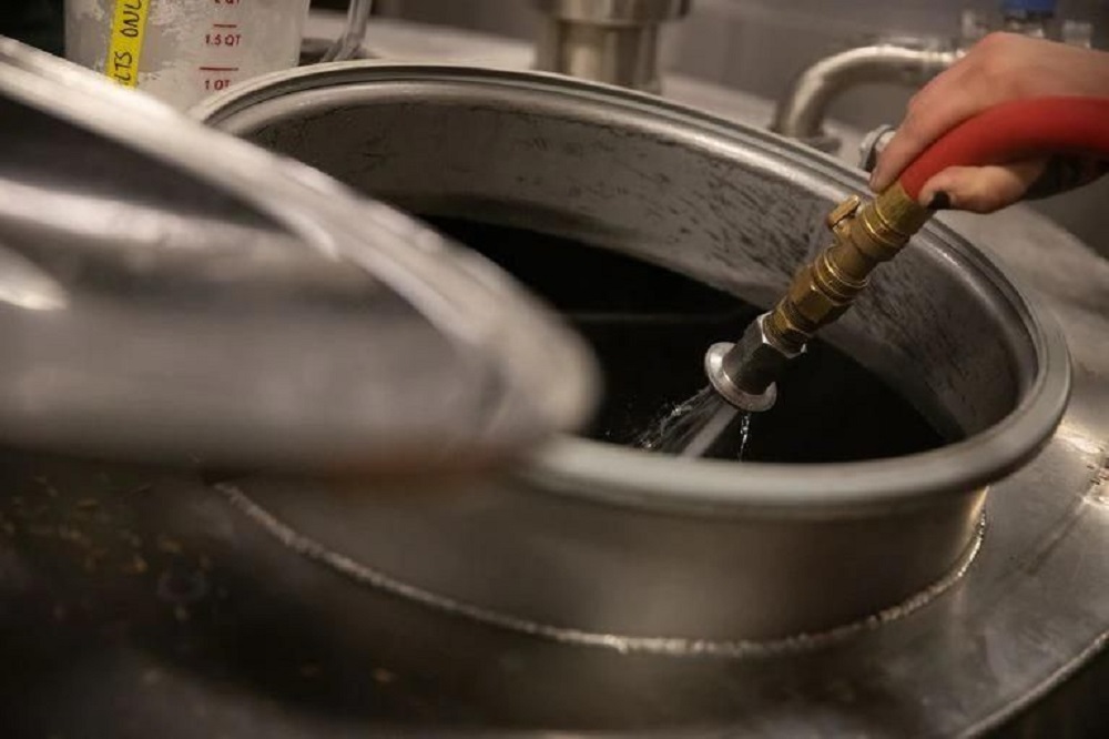 不用CIP系統啤酒廠如何清洗啤酒設備？
